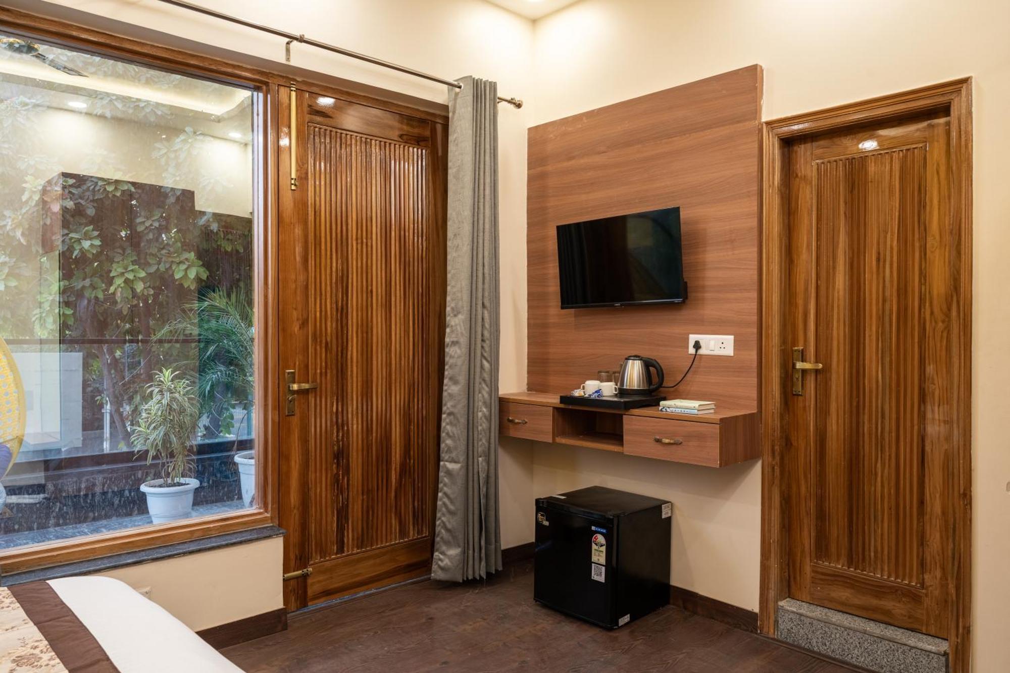 Lime Tree Hotel & One Bhk Serviced Apartment Noida - Sector 50 Metro Bagian luar foto