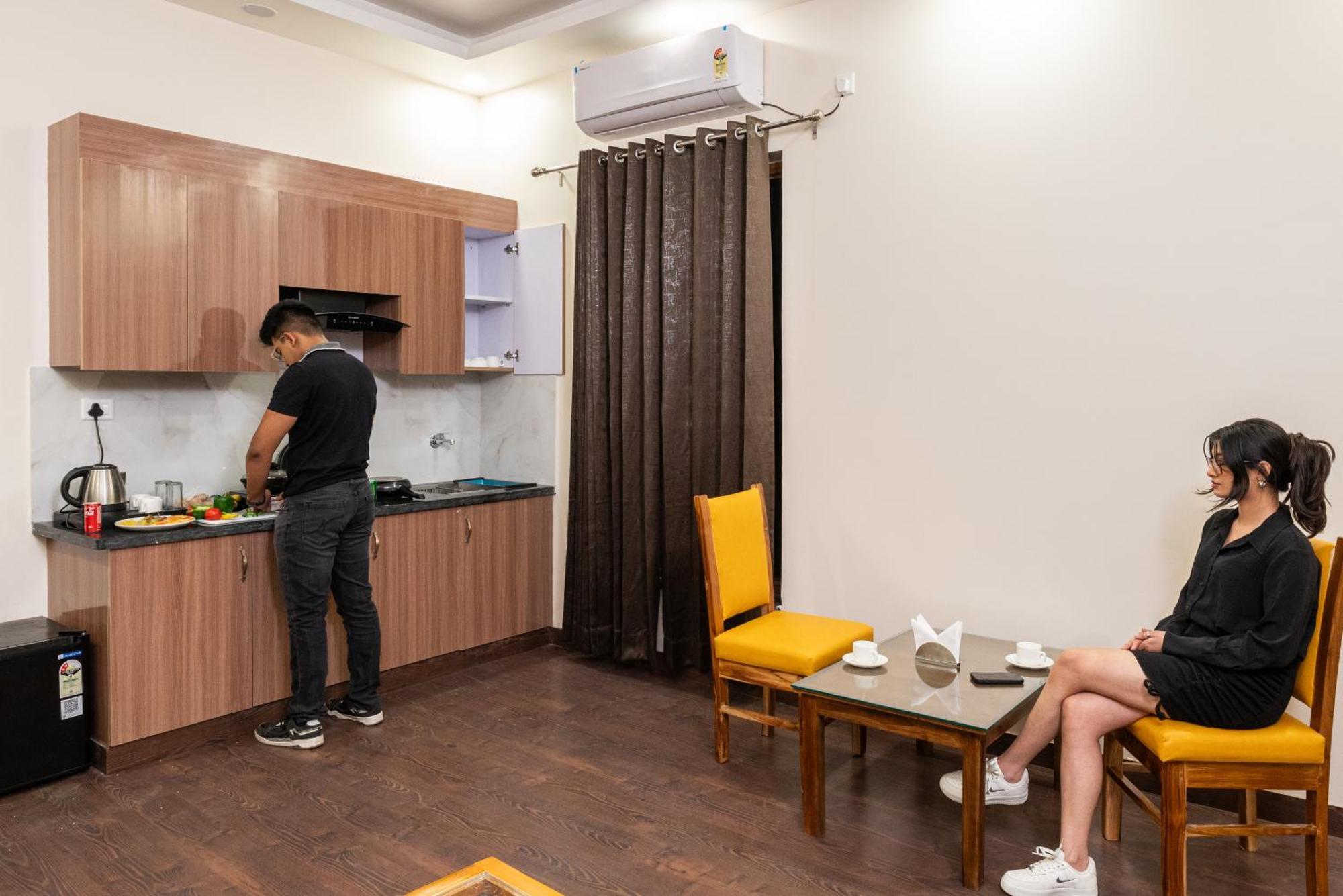 Lime Tree Hotel & One Bhk Serviced Apartment Noida - Sector 50 Metro Bagian luar foto