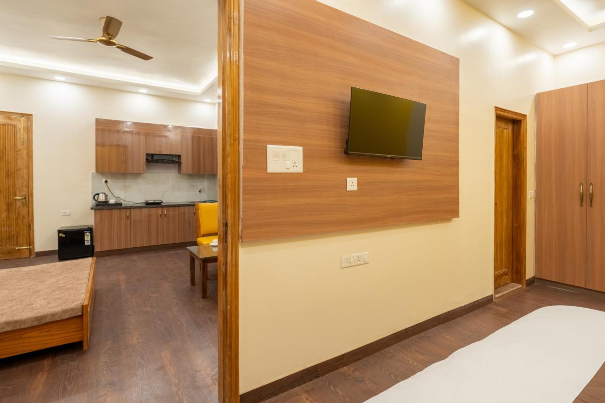 Lime Tree Hotel & One Bhk Serviced Apartment Noida - Sector 50 Metro Bagian luar foto