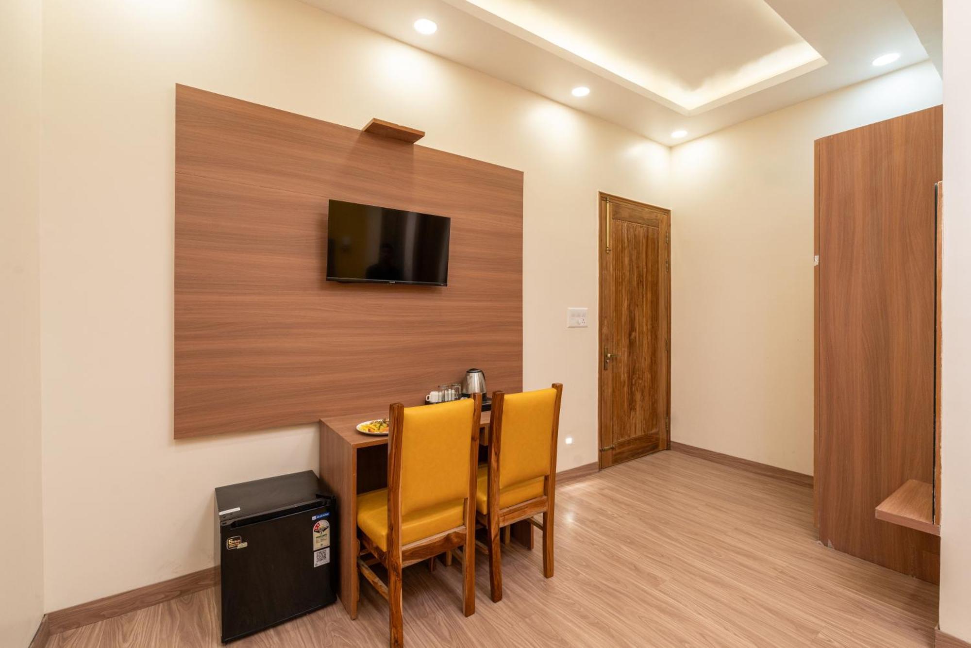 Lime Tree Hotel & One Bhk Serviced Apartment Noida - Sector 50 Metro Bagian luar foto